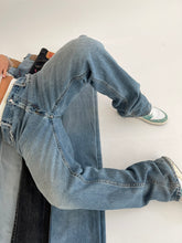 Load image into Gallery viewer, Vintage Levi 505 Mid Blue Jeans
