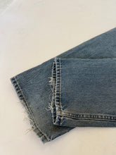 Load image into Gallery viewer, Vintage Levi 505 Mid Blue Jeans
