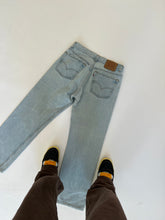 Load image into Gallery viewer, Vintage Levi 501 Light Blue Jeans
