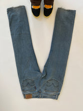 Load image into Gallery viewer, Vintage Levi 505 Mid Blue Jeans
